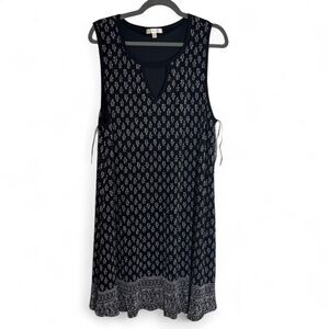 Nine Britton Black and White Flowy Ribbed Dress. Work Casual Sleeveless Comfort